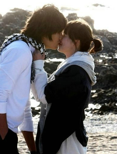 春晚新歌被疑抄袭 网传春晚假唱名单李敏镐姚