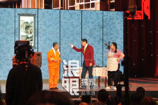 李敏镐枫叶西装优雅,杨坤郭采洁俏皮献唱