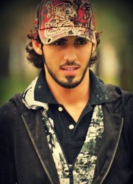 帅可倾国!男模特因为太帅被驱逐出境