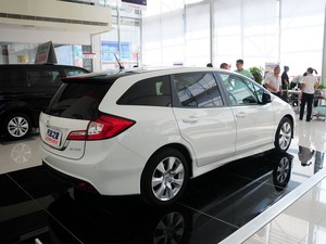 ���ﶫ�籾��ܵ�2013�� 1.8L �Զ����ʰ� 5��