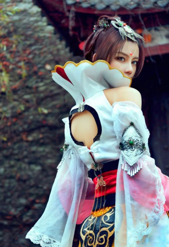 挥剑长舞女王范儿!宅男女神叶梓萱瑶光COS欣