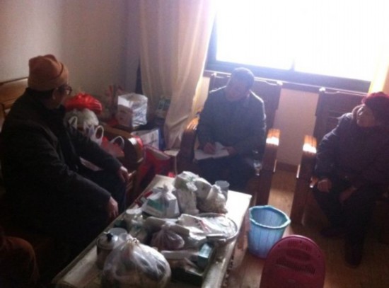 红四方社区党支部春节期间开展组织找党员活动