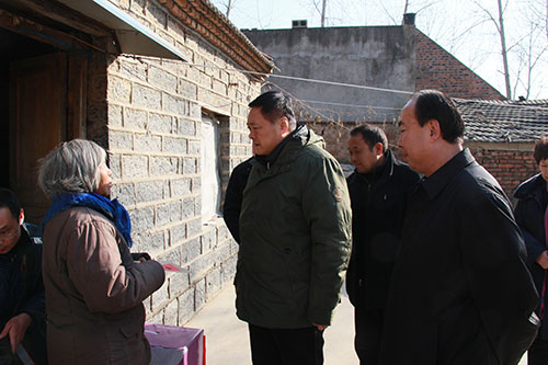 安徽省委宣传部副部长贺懋燮到灵璧县开展扶贫