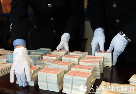 警方捣毁家族犯罪团伙 缴获假冒空白火车票12