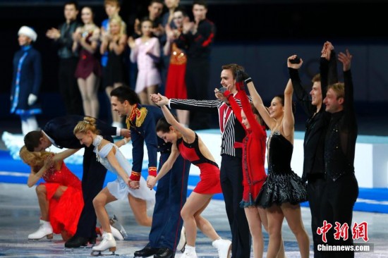 索契冬奥会:普京<em>打鼓</em>庆祝俄罗斯摘花滑团体金