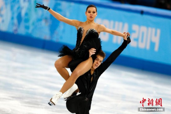 索契冬奥会:普京<em>打鼓</em>庆祝俄罗斯摘花滑团体金