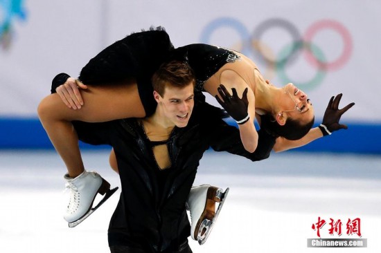 索契冬奥会:普京<em>打鼓</em>庆祝俄罗斯摘花滑团体金