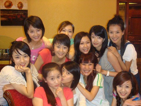 热点:爱情公寓4娄艺潇李金铭素颜照曝光 爱5