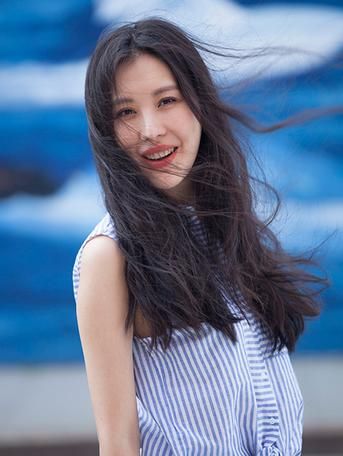 王石女友田朴珺首曝清新生活照 网友损其男闺蜜太多