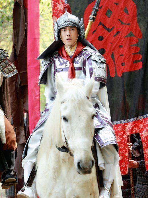 《隋唐英雄3》罗通骑马迎敌 张睿古装英武帅气