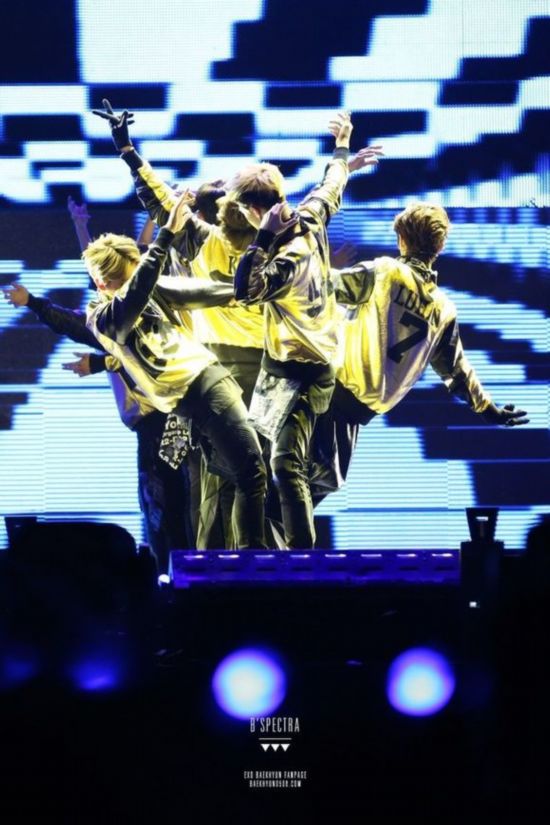 K-POP颁奖礼:EXO土豪金霸气登场 <em>少女</em>时代长