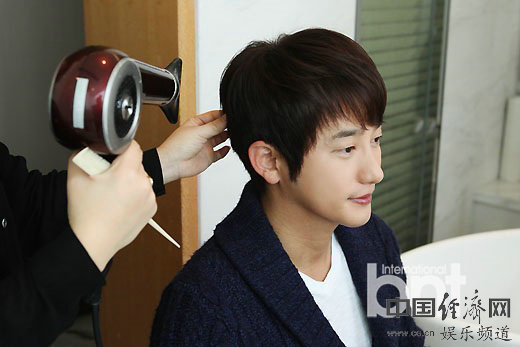 朴施厚《香气》化妆花絮照大曝光