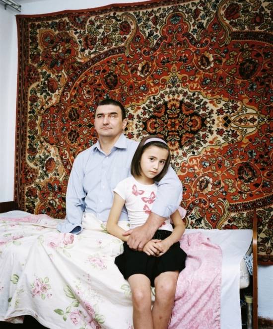 44岁的警察汉姆扎德?伊甫洛夫（Hamzad Ivloev）在执勤时为了保护他人，不幸被手榴弹炸伤。