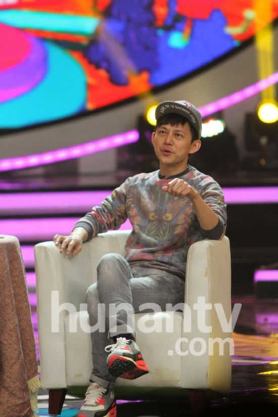 湖南卫视元宵喜乐会何炅马丽彩排小品+百变五