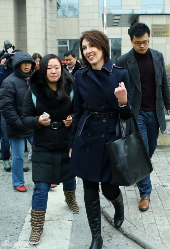 李阳前妻发致歉信:我不想成反李阳代表