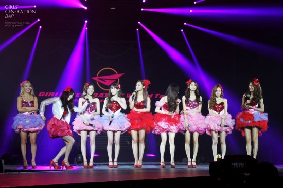 韩<em>组合少女时代</em>澳门开唱 舞台塌陷有惊无险【