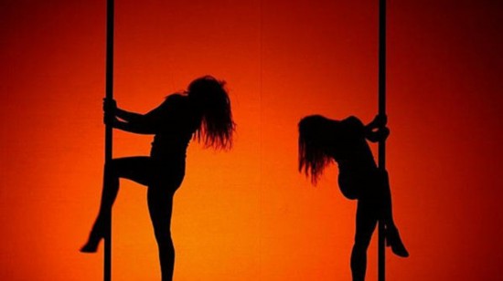 英政府被指向脱衣舞店给补贴 鼓励雇佣年轻人