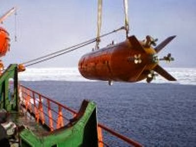 俄一艘探测器在北极底部遭巨型不明生物攻击(