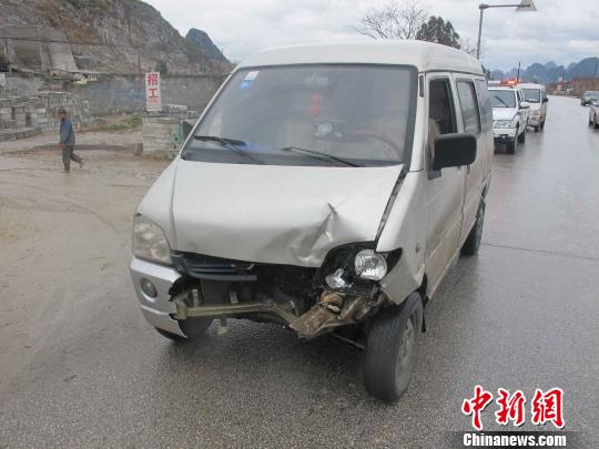 雨天驾车逆行撞死人逃逸 交警佯装撤退抓人--新