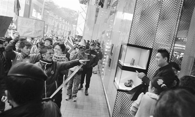 各界评香港滋扰内地客事件 粗暴行为全港震惊