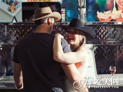  �ҳ���������ˣ�����ϲ�����6������ 