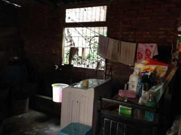 周东军镇上租住房屋内陈设简陋。