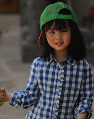 韩寒女儿萌照与kimi有夫妻相 揭娱圈娃娃亲