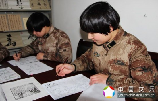 90后大学生<em>女兵</em>创作军营动漫《<em>阳光女兵</em>》--动