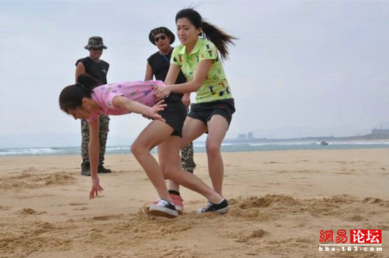 实拍<em>女</em>保镖残酷训练 真折磨人啊【13】--陕西频