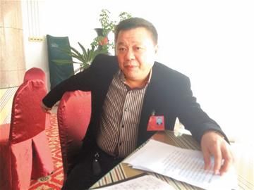 环卫工人的劳动保障问题、环卫工人的意外保险问题、环卫工人的五项保险问题……连续七年市人代会，市人大代表、青岛天路实业有限公司董事长朱继强专注为环卫工人群体“发声”。
