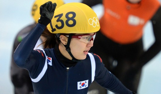 索契冬奥会韩国短道速滑女选手获1000米赛冠军图
