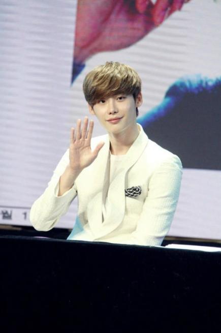 韩国男神集体抢滩中国:金秀贤身价超李敏镐 金