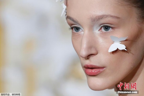 法国巴黎时装周 模特招蜂引蝶