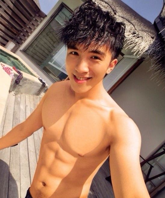 <em>相差18岁萌兄妹</em>十分养眼