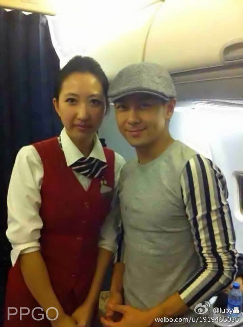 空姐曝光与明星最新合照 林志颖也残了