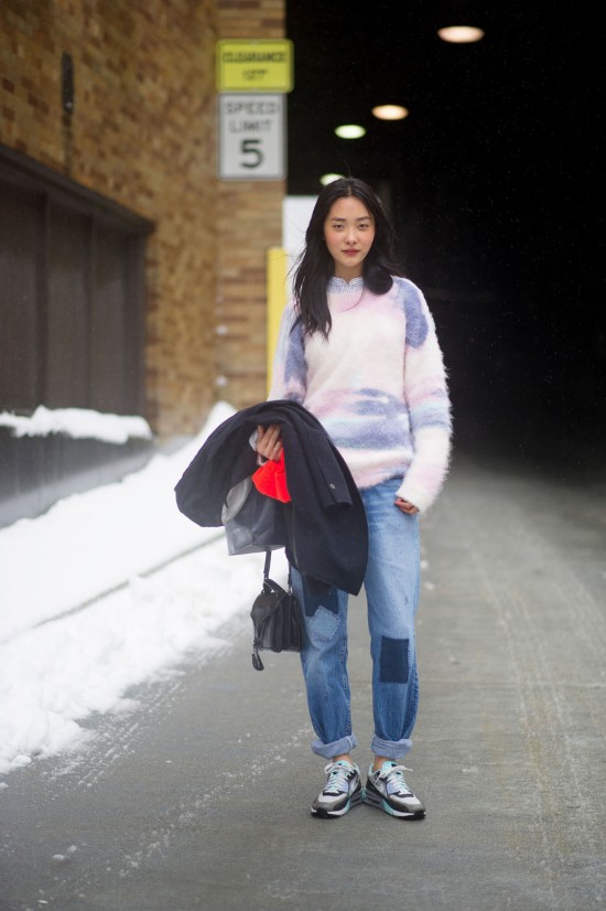 高跟鞋早就OUT了 明星潮人告诉你运动鞋才是