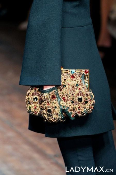 �����˵�����ʱװ�ܵ�Ʒ 