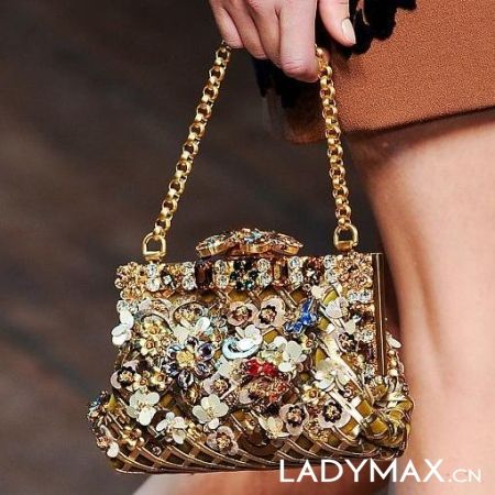 �����˵�����ʱװ�ܵ�Ʒ 