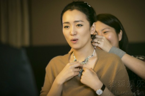 组图:巩俐素颜亮相洛杉矶 穿黑丝<em>热裤</em>秀美腿【