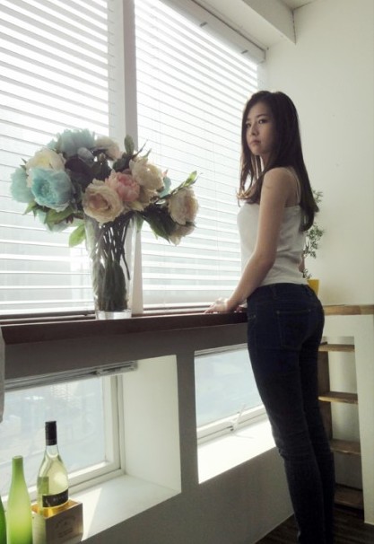 首尔大学女神崔静文私照:天使脸蛋大长腿(图)