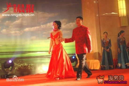 韩磊与老婆王燕结婚照片