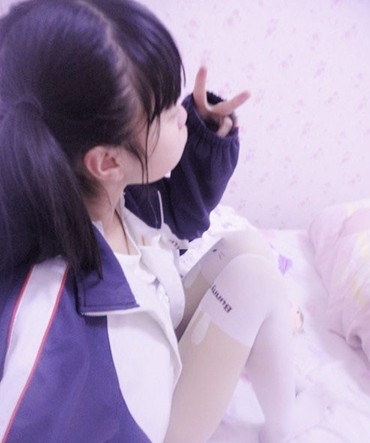 小学生<em>晒性感</em>照半脱<em>内裤</em> 网友:90后很有压力【