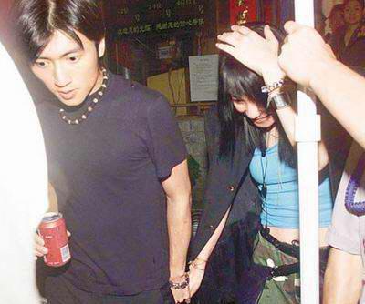 锋菲恋遭调侃 揭谢霆锋王菲恩爱旧照(图组)