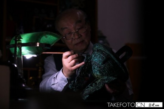 北京老人荣景甡折纸还原文物 青铜编钟逼真(图)