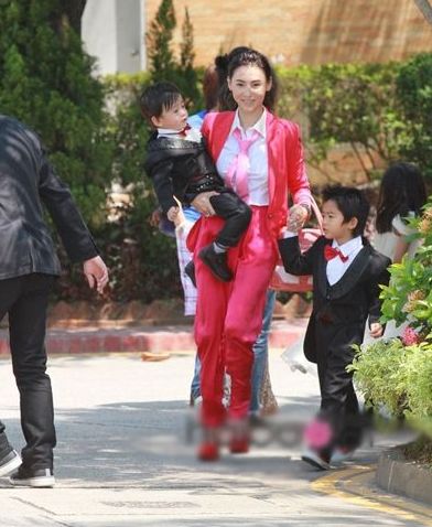 张柏芝被偷拍最新进展:再拍就移民非洲蒙古