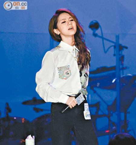 <em>邓紫棋</em>默认跟林宥嘉分手! 详解<em>金鱼妹</em>名次大跌