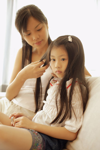 少女<em>头发黄</em>由于<em>缺钙</em>? 从头发颜色一眼看出你的
