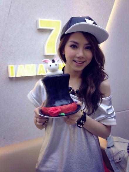 《我是歌手》童颜照 茜拉邓紫棋从小就是美人