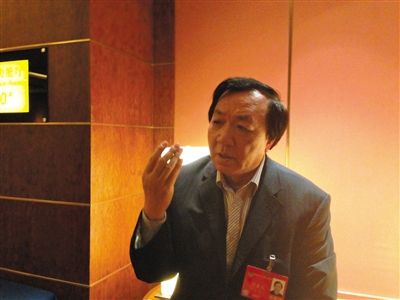 委员建议给公务员涨薪挨万人骂:他们骂醒了我