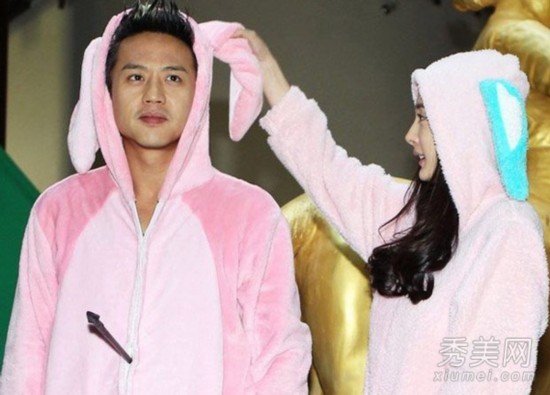 分手大师曝海报 杨幂邓超时尚发型搞笑来袭